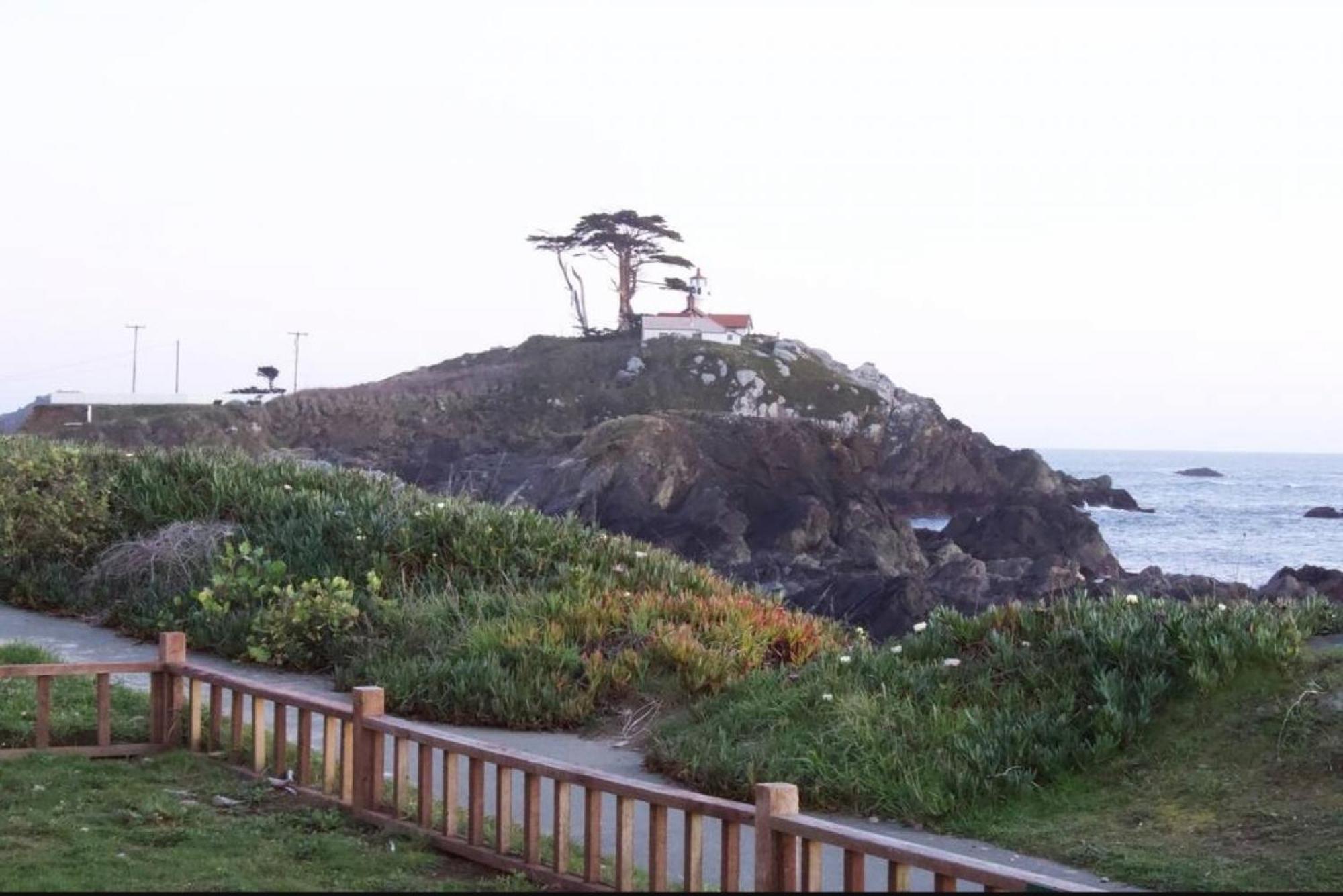 Private Home - Playground, Jumping Mat, Bbq, Darts, Firepit, Gazebo, 4 Smart Tvs, White Cotton Bedding, - The Redwood Cul-De Sac Beach Retreat Crescent City Exterior foto