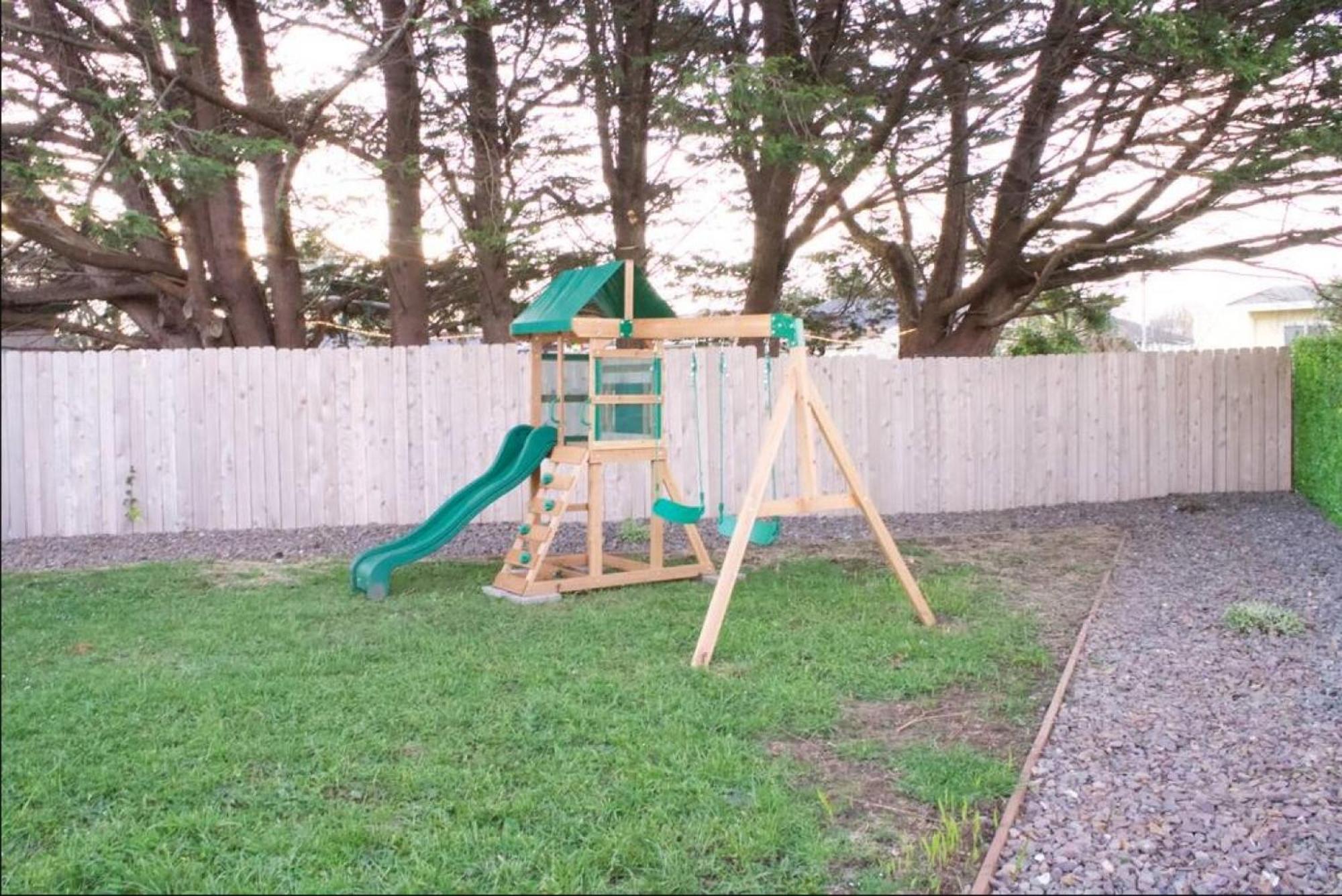 Private Home - Playground, Jumping Mat, Bbq, Darts, Firepit, Gazebo, 4 Smart Tvs, White Cotton Bedding, - The Redwood Cul-De Sac Beach Retreat Crescent City Exterior foto